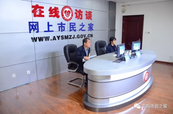 公司董事長、總經(jīng)理?xiàng)钣婪遄隹汀对诰€訪談》欄目